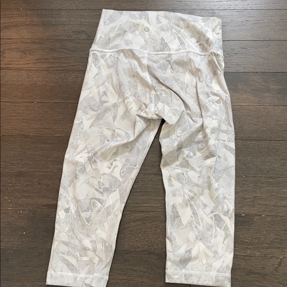 Lulu lemon mid legging - Picture 3 of 3